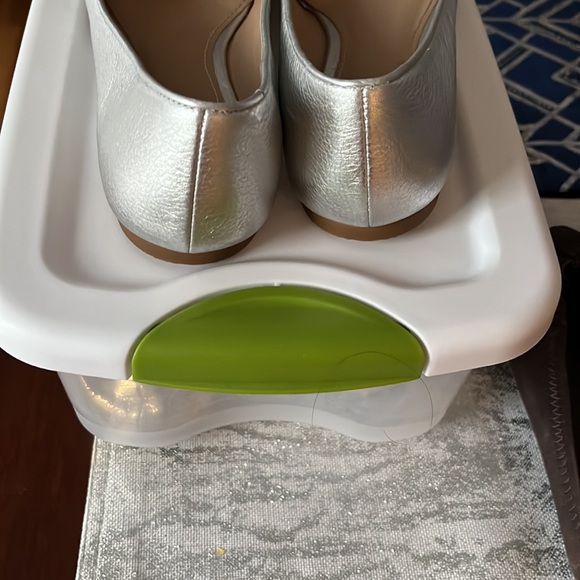 VGUC Tory Burch Silver flat with silver logo Size 8 - Picture 2 of 4